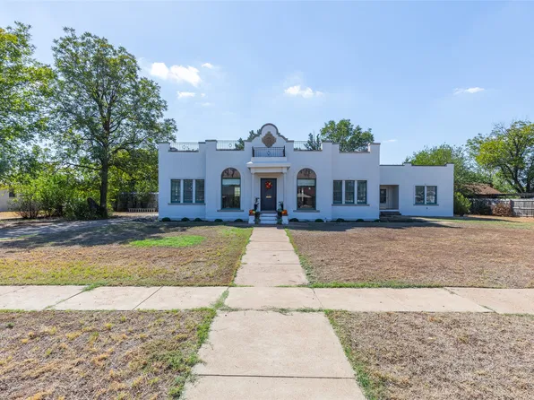 1018 E Reynolds St, Stamford, TX 79553