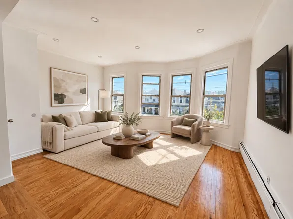 21-50 41st St #2, Astoria, NY 11105