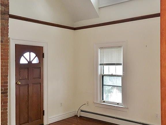 5th image of 451 Franklin St