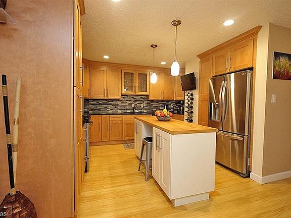 2nd image of 60 Heritage Ln #304