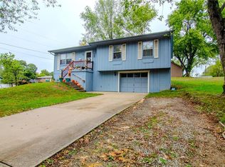 218 S Crawford Dr, Clinton, MO 64735