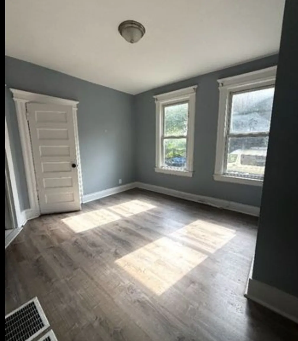 2 bed, $1,900 — Photo 2