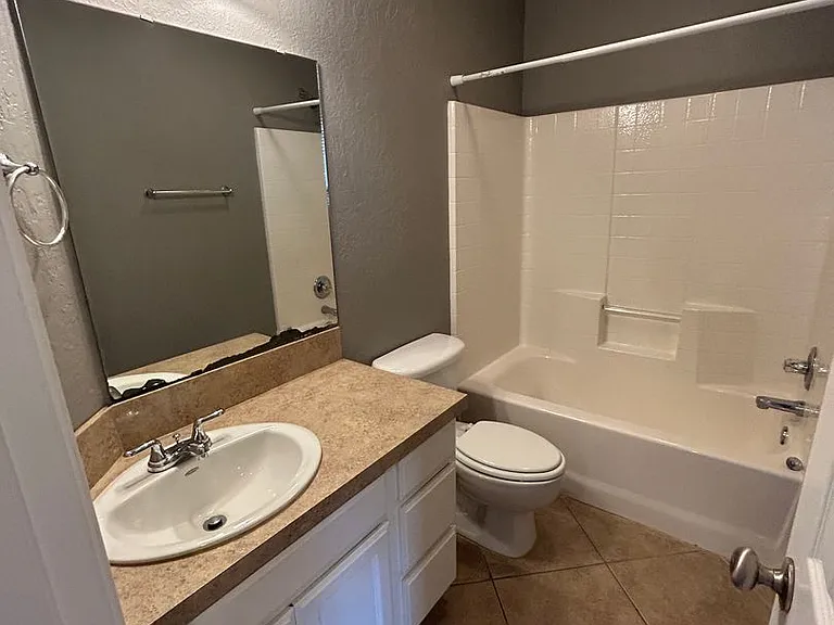 211 NW Cherry Ave — Photo 15