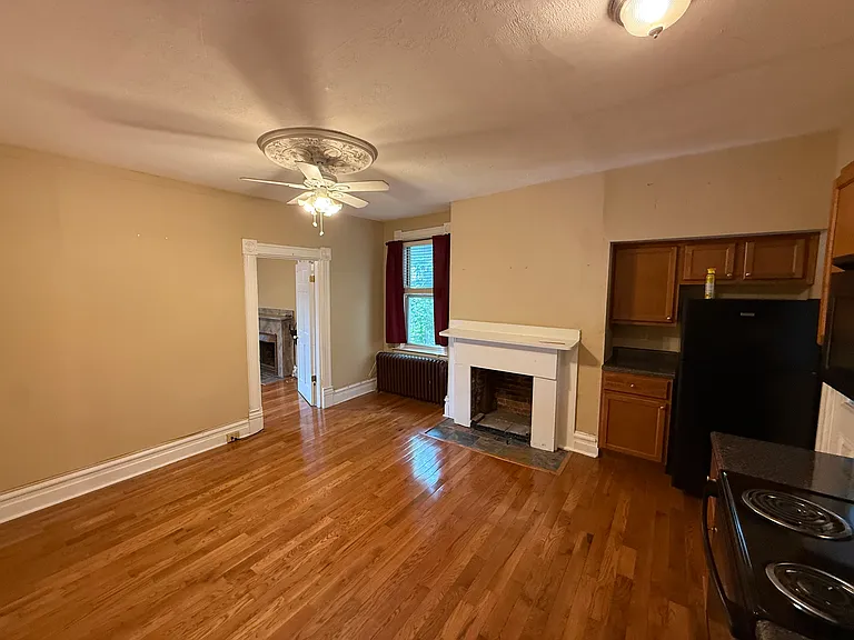 715 Ivy St #4 — Photo 6