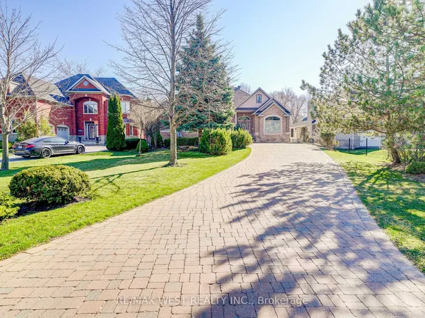 23 Hanover Ct, Whitby, ON L1N 7J1