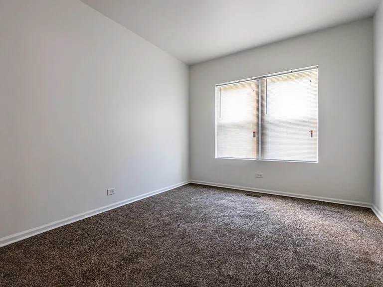 7846 S Saginaw — Photo 3