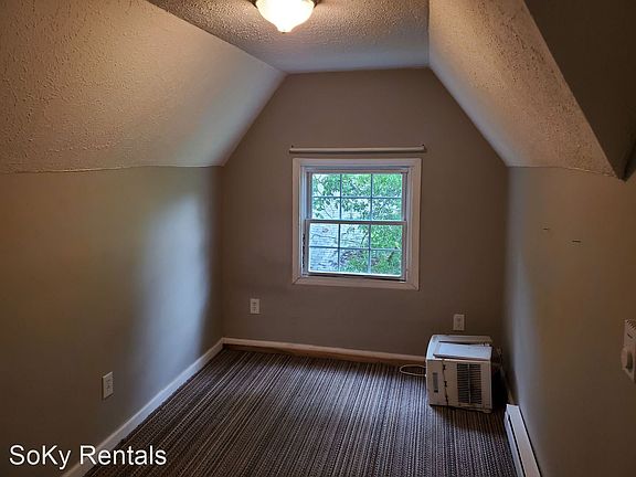 3rd image of 209 Woodford Ave Unit B