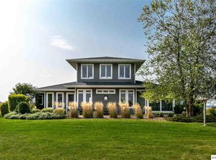 19912 Ridge Rd, Sherrill, IA 52073