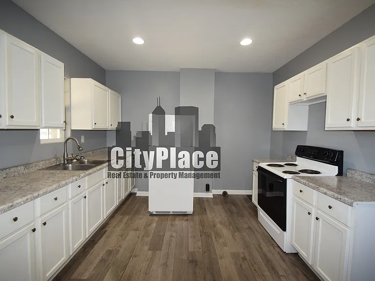 544 W 26th St — Photo 9