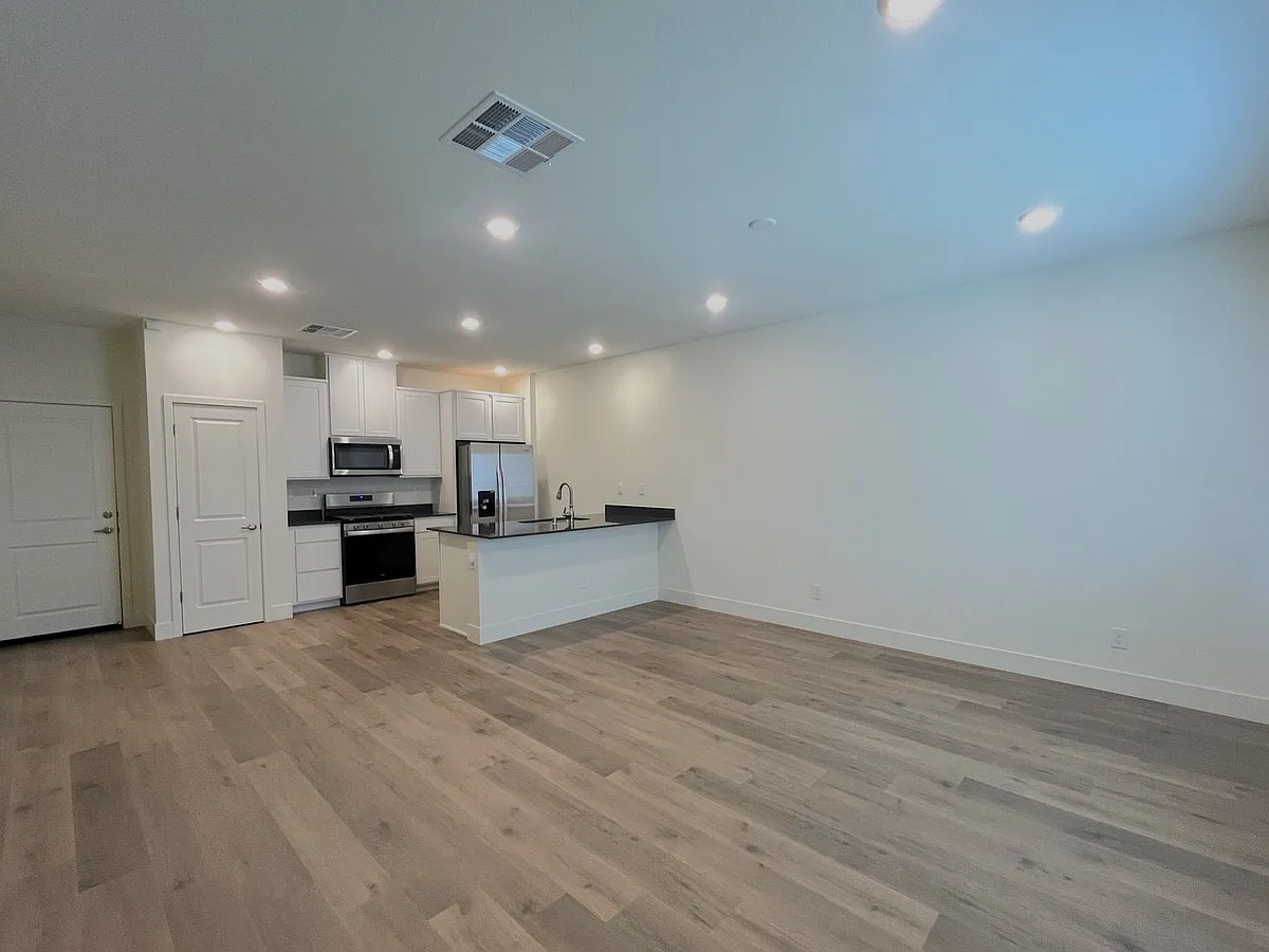 Building Photo - 1612 Prancer St #3