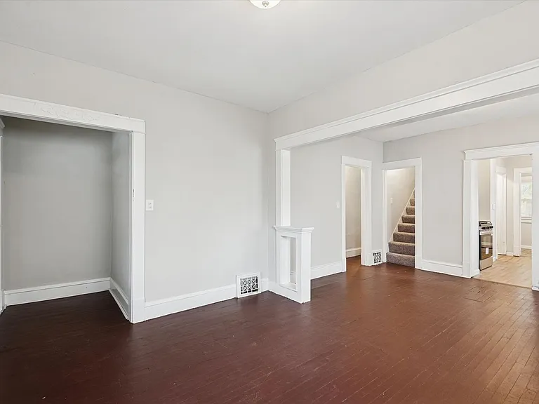 2302 Saratoga Ave — Photo 4