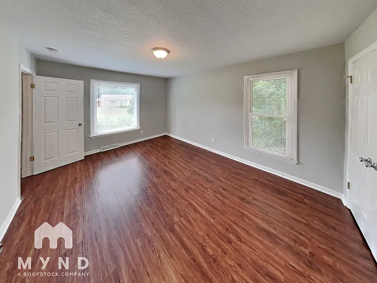112 Pineview Ct — Photo 12