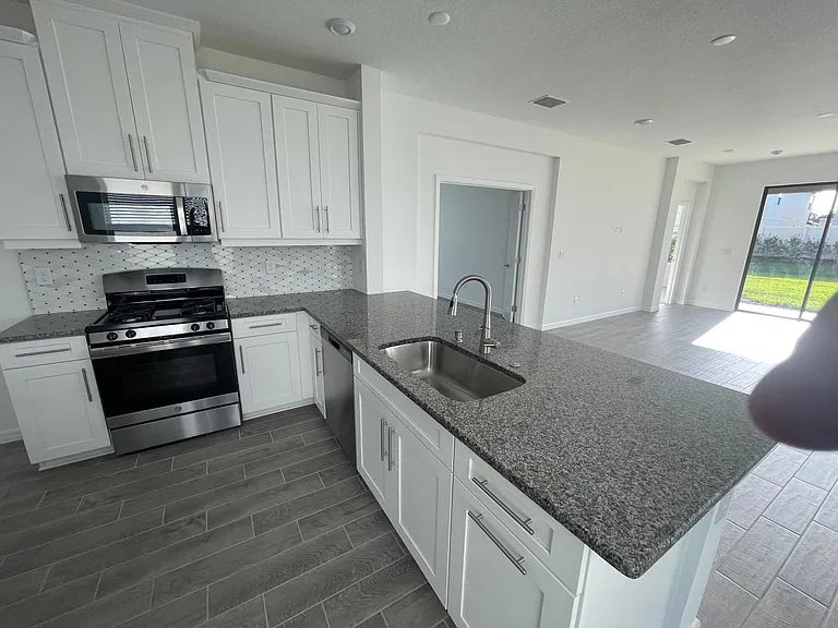 15249 Shady Palms Ln — Photo 22