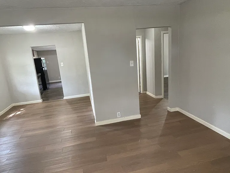 704 E Defee Ave — Photo 3