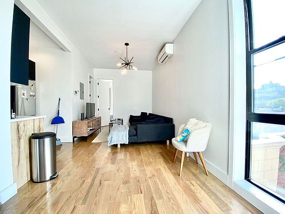 4th image of 370 Evergreen Ave Penthouse H