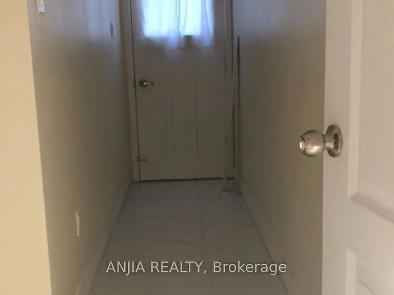 20 Colinayre Cres #1 — Photo 12