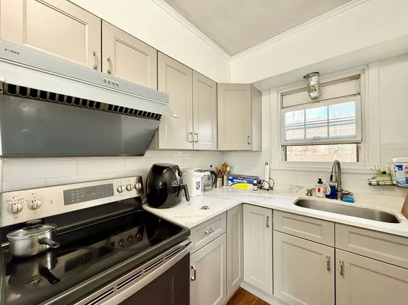 9 Dexter St APT 5, Malden, MA 02148