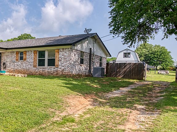 5th image of 2268 Tanglewood St