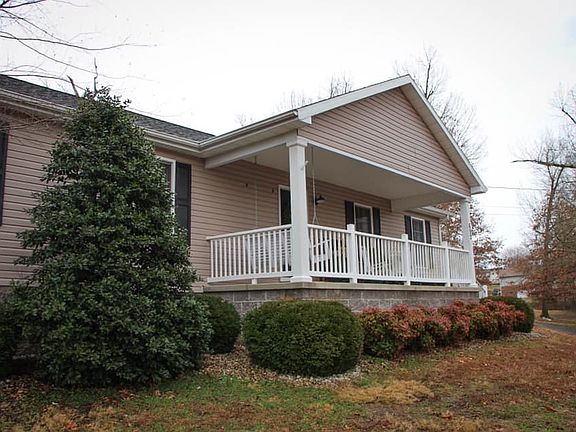 3rd image of 692 Bartlett Ave