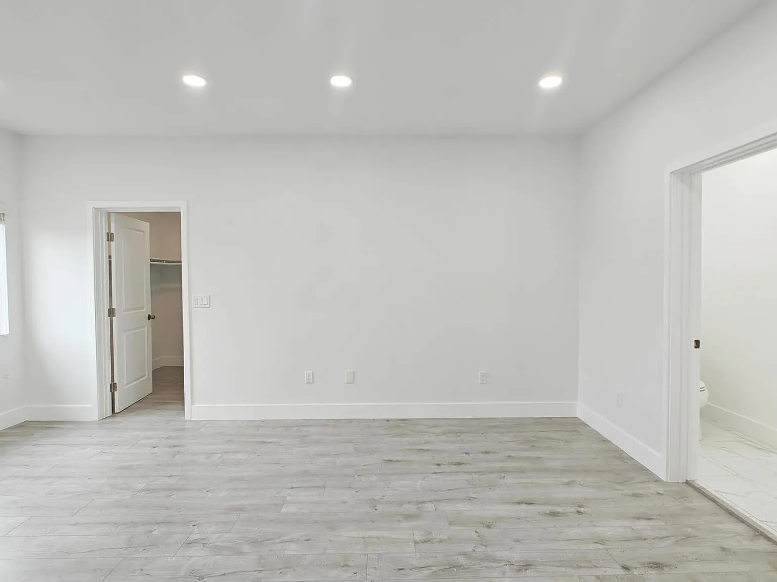 9 bed, 4129 sqft, $10,000 — Photo 2