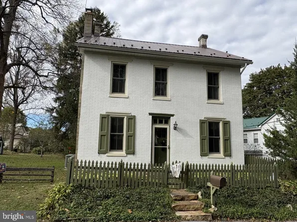 113 Race St, Boiling Springs, PA 17007