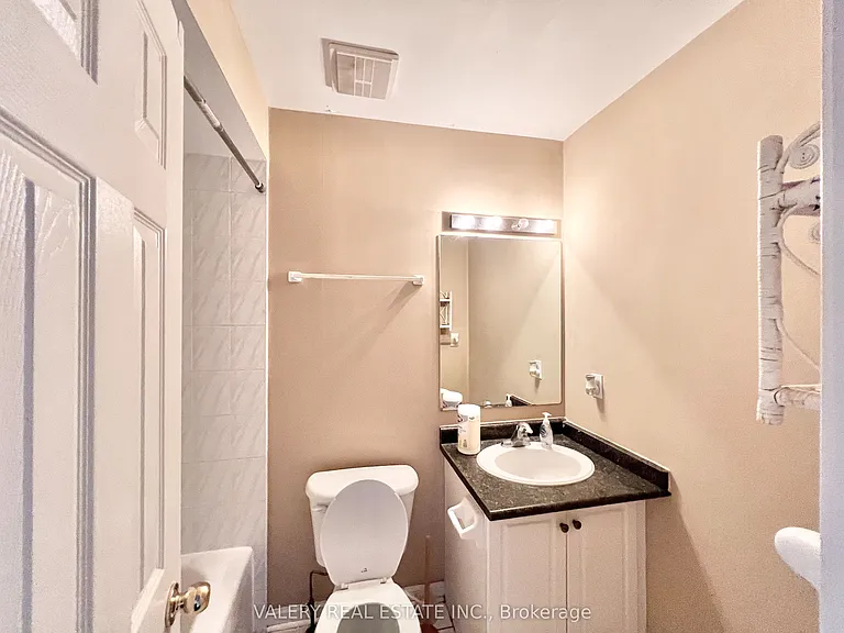 80 Acorn Pl #61 — Photo 15