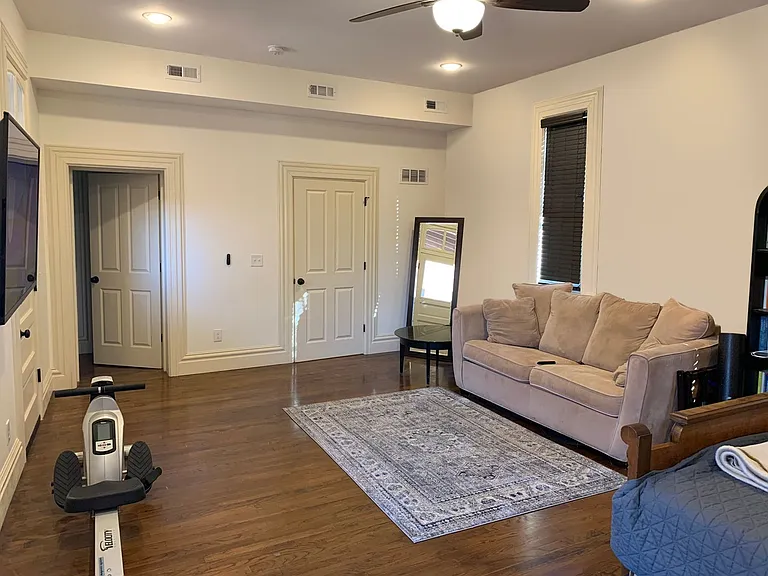 3325 Indiana Ave — Photo 18