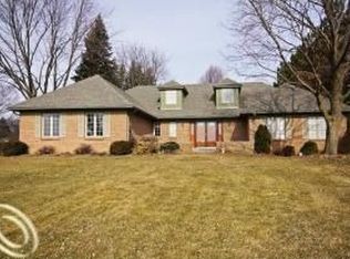 9390 Colony Farm Ct, Plymouth, MI 48170