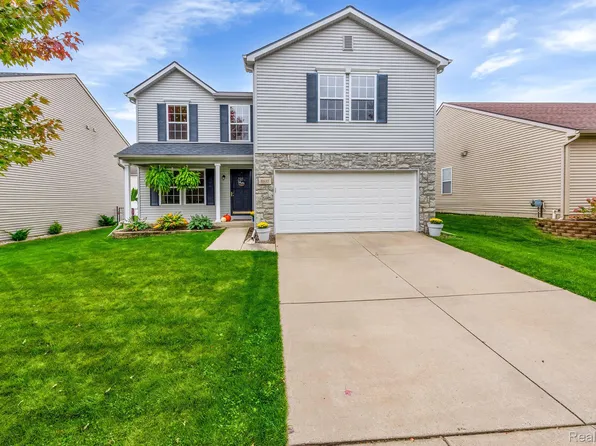 8635 Kalamazoo River Dr, Fowlerville, MI 48836