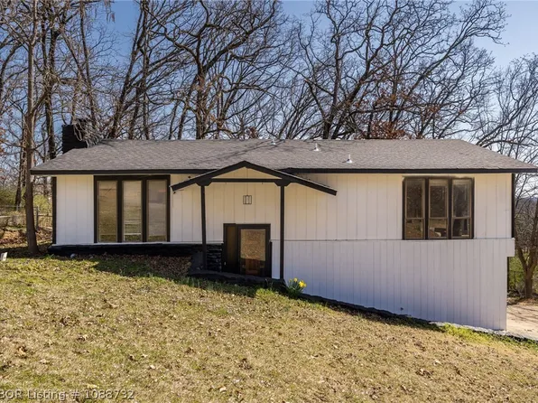 1106 N 21st St, Van Buren, AR 72956