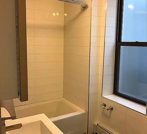 4th image of 540 E 6th St APT 4A
