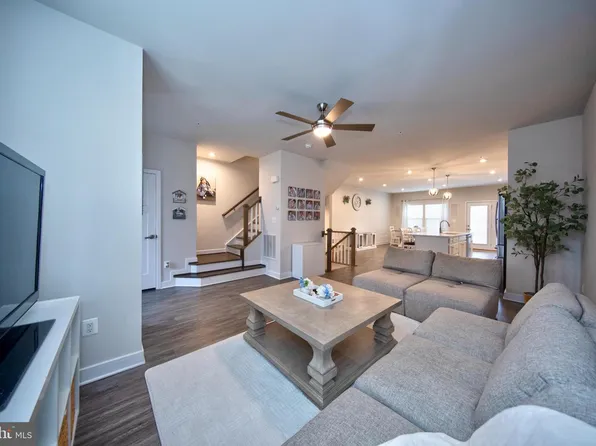 6247 Islington St, Middle River, MD 21220