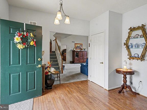 4th image of 44 Stuart Dr #44