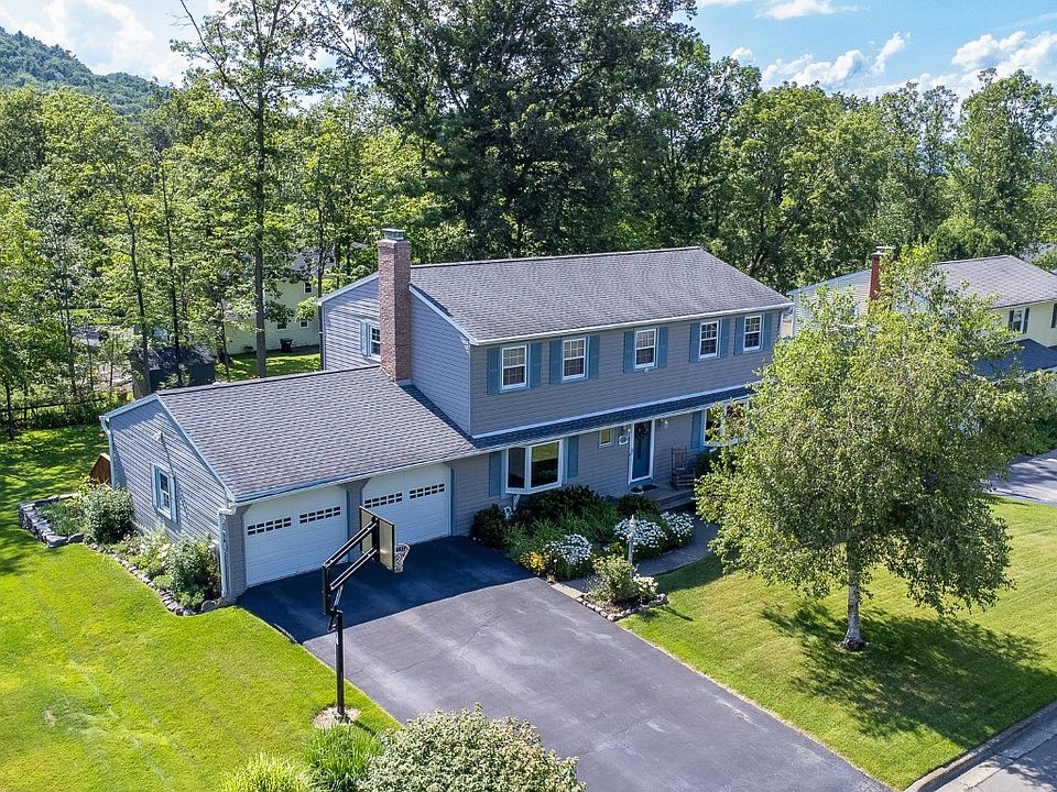 1st image of 28 Oakwood Dr