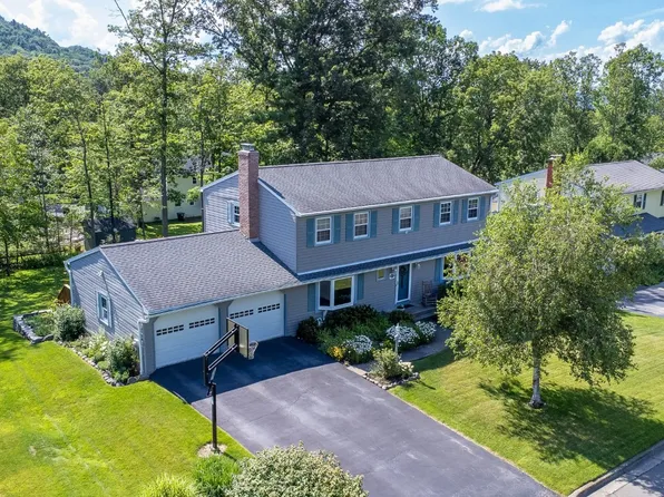 28 Oakwood Dr, Apalachin, NY 13732