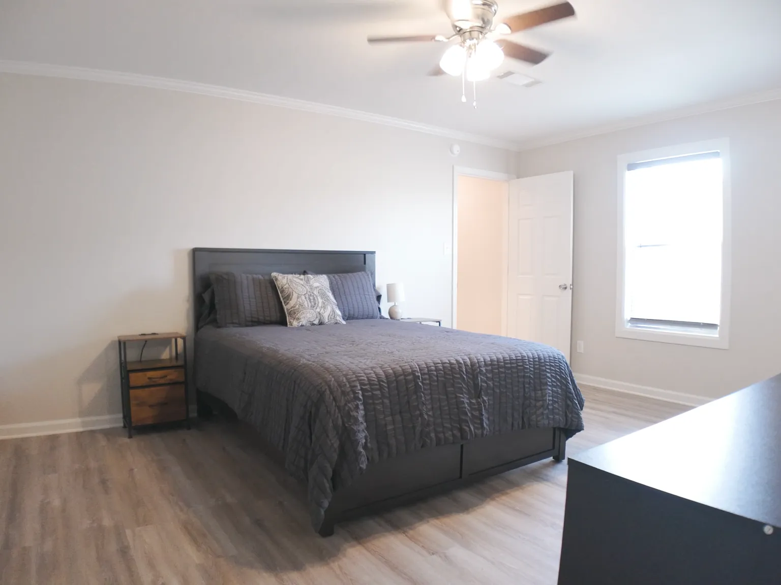 3 bed, 1300 sqft, $5,995 — Photo 4