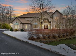 1027 Scenic Dr #L-14, Clarks Summit, PA 18411