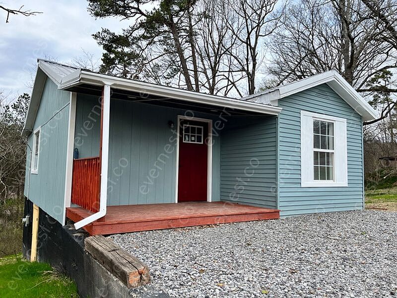 1st image of 935 Hulana St