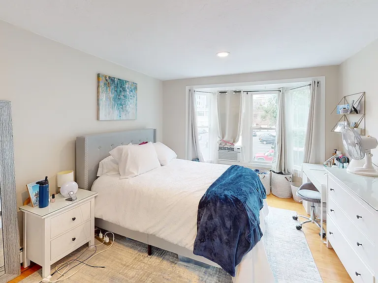 324 W 3rd St #2 — Photo 15