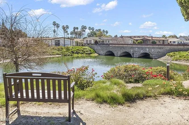 21 Poinsettia Gardens Dr — Photo 3