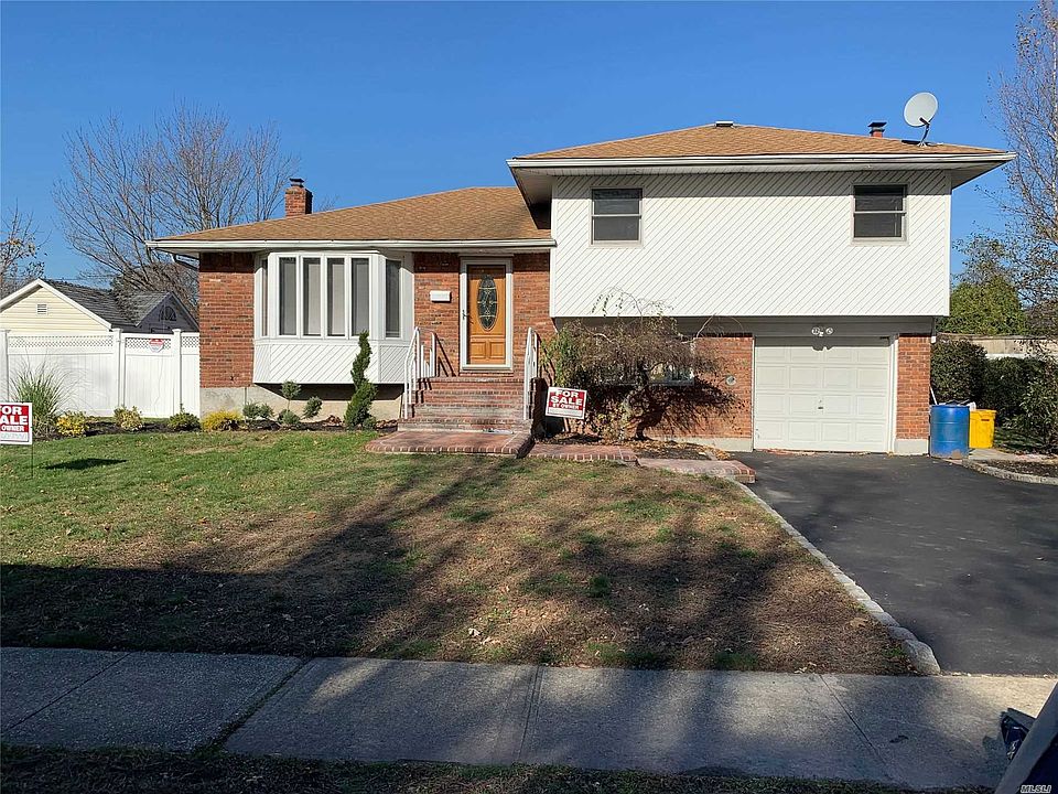 1st image of 27 Parkdale Dr