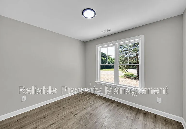 501 B H Parrish Rd — Photo 6