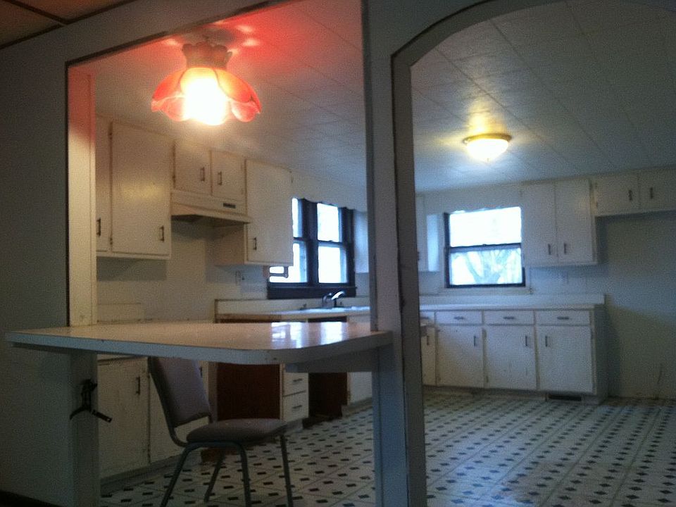 2nd image of 223 E Main St