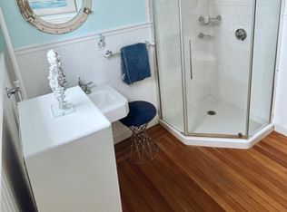 28 Prairie Ave, Newport, RI 02840