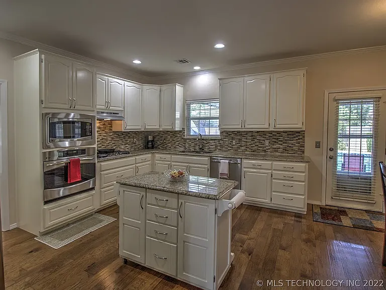 2422 S Redwood Pl — Photo 7