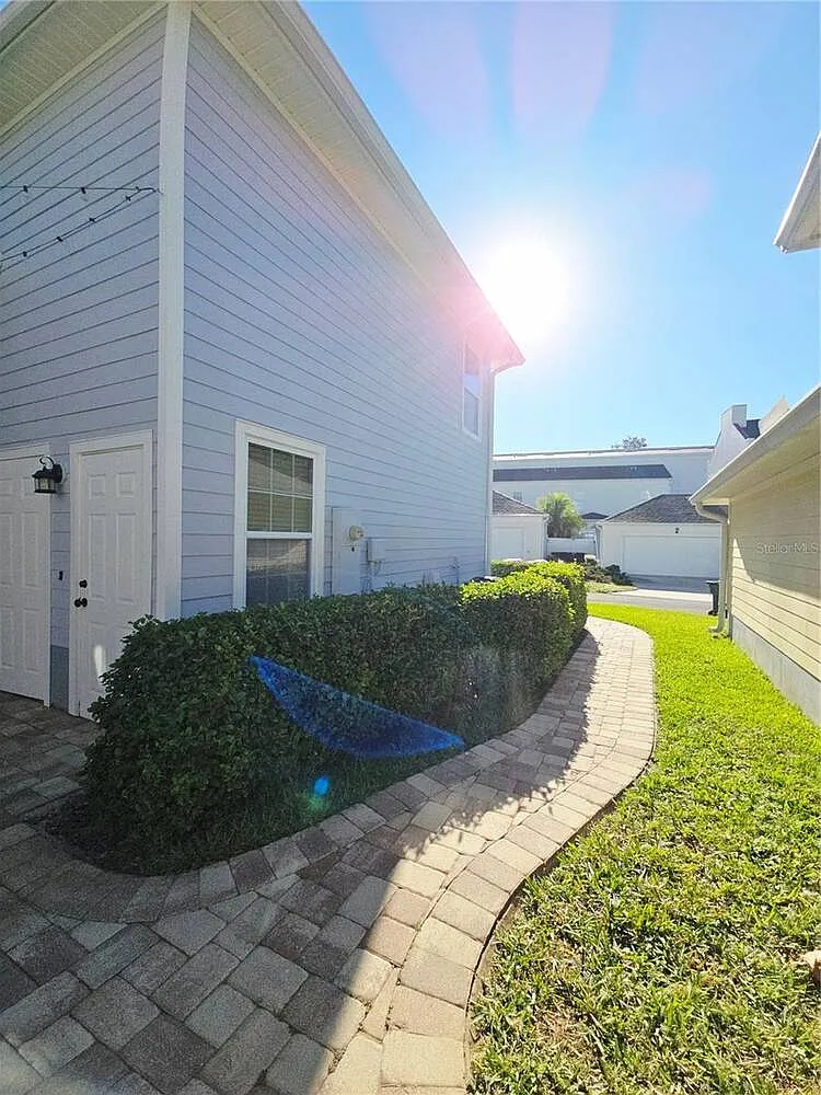 1 bed, 1.0 bath, 713 sqft, $1,825 — Photo 2