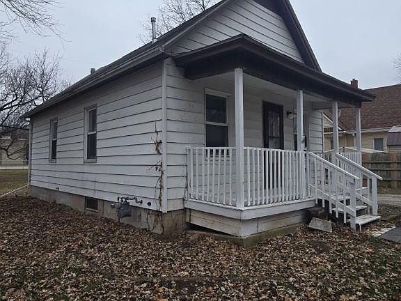 2nd image of 832 38th Ave