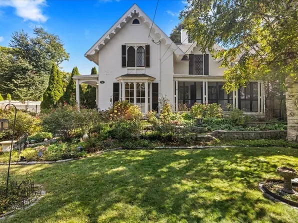 92 Old River Pl, Dedham, MA 02026