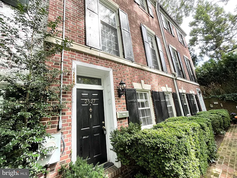 2527 Waterside Dr NW — Photo 3