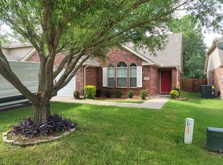 8920 Holliday Ln, Aubrey, TX 76227